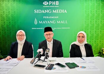 MOHAMAD Damshal Awang Damit dalam sidang media sempena Perasmian Mayang Mall di Kuala Terengganu.
