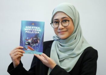 ETIKA kewartawanan perlu diamalkan dalam industri media massa bagi mengelakkan laporan berbentuk berita palsu.