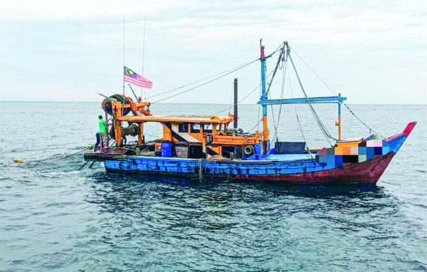 Nyawa nelayan kecil terancam