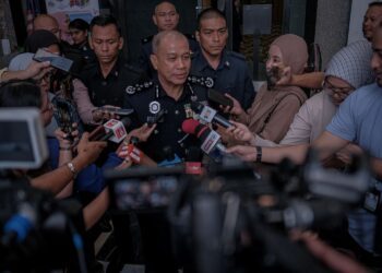 MOHD. Khalid Ismail ditemui selepas Perhimpunan Bulanan Kementerian Dalam Negeri bulan Jun 2025 di Dewan Gemilang, Setia Perkasa Putrajaya semalam. – UTUSAN/FAIZ ALIF ZUBIR