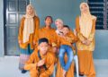 GAMBAR kenangan Jamal Azizul Samat dan Lizawati Abdullah (duduk) bersama empat anaknya yang dirakam pada Hari Raya Aidiladha lalu.