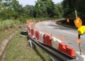 KEADAAN terkini lokasi nahas meragut 15 nyawa pelajar UPSI di JRTB yang sudah dibersihkan ketika tinjauan baru-baru ini. – UTUSAN/FADZIL ZAINOL