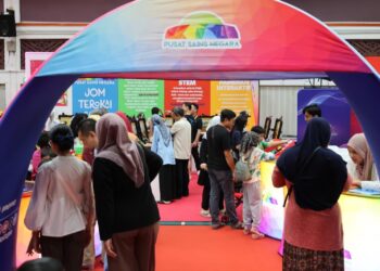 SUASANA meriah di Karnival Minggu Sains Negara 2025 di Kampus UiTM, dengan pelbagai aktiviti STEM interaktif dan pameran sains yang menarik minat pelajar serta pengunjung untuk meneroka dunia sains dan teknologi.