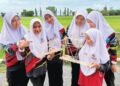 SEKUMPULAN murid menunjukkan inovasi  replika jambatan semasa pertandingan inovasi  sempena penganjuran Bulan STEM dan TVET yang diadakan di Sekolah Menengah Kebangsaan (SMK) Tunku Abdul Aziz, Alor Star Kedah baru-baru ini.