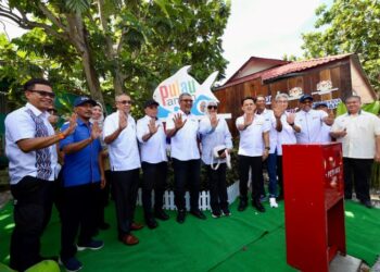 PROGRAM Kampung Angkat Madani bertujuan merapatkan jurang antara desa dan bandar dengan melengkapkan kemudahan asas, masyarakat dan capaian internet.