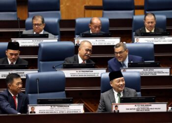 HAJIJI Noor pada hari penyerahan Buku Laporan Tahunan Hala Tuju Sabah Maju Jaya 1.0 bagi 2024, dengan 446 inisiatif telah digerakkan oleh kementerian dan jabatan dalam Mesyuarat Pertama, Penggal Kelima Sidang Dewan Undangan Negeri (DUN) Ke-16, pada 14 April lalu.
