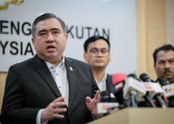 ANTHONY Loke ketika sidang akhbar di MOT, Putrajaya. - UTUSAN/FAIZ ALIF ZUBIR