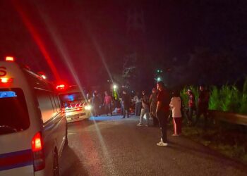 KEADAAN lokasi kemalangan yang meragut nyawa pelajar UPSI di Jalan Gerik-Jeli berhampiran Tasik Banding, Perak, awal pagi tadi.