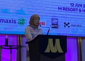 NANCY Shukri ketika menyampaikan ucapan perasmian Program Wanita Gig And Business In Technology (Gig@Bit) 2025 di M Resort & Hotel Kuala Lumpur, di sini hari ini.