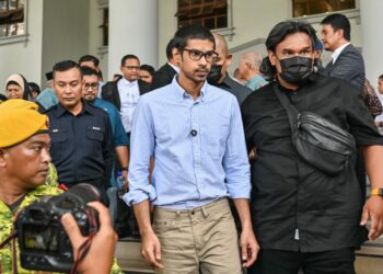 MUHAMMED Yuso  Rawther selepas dilepaskan dan dibebaskan tanpa membela diri daripada dua 
pertuduhan mengedar dadah dan memiliki pistol tiruan tahun lalu oleh Mahkamah Tinggi Kuala Lumpur, 
kelmarin.  UTUSANSYAKIR RADIN