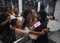KUMPULAN pertama 283 jemaah haji Malaysia bagi musim 1446H/2025M selamat tiba di tanah air kira-kira pukul 8.50 malam tadi. - UTUSAN/FAISOL MUSTAFA