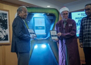 MAHATHIR Mohamad ketika Majlis Pelancaran Buku Addeen di Yayasan Kepimpinan Perdana, Putrajaya. - UTUSAN/FAIZ ALIF ZUBIR