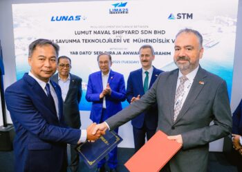 ANWAR Ibrahim menyaksikan pertukaran MoU di antara pihak  LUNAS dan STM pada LIMA’25 di Langkawi, Kedah baru-baru ini.