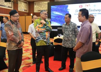 SHAMSUL Anuar Nasarah (dua kiri) semasa hadir merasmikan Program Lawatan Kerja ke Kelantan di Kota Bharu, Kelantan malam tadi-UTUSAN/KAMARUL BISMI KAMARUZAMAN.