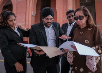 TOH Puan Naimah Abdul Khalid ketika ditemui media selepas membuat aduan kepada IPCC di Kementerian Dalam Negeri Putrajaya. - UTUSAN/FAIZ ALIF ZUBIR