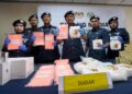 ZULKIFLI Muhammad (tiga kanan) menunjukkan dadah jenis pil ekstasi dan syabu yang dirampas pada sidang akhbar JKDM di Kompleks Kastam Kargo, KLIA,. - UTUSAN/FAISOL MUSTAFA