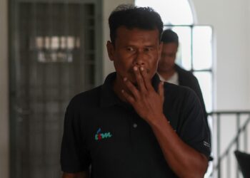 Penyelam mengaku tidak bersalah di Mahkamah Sesyen Sepang atas 11 pertuduhan memulakan hantaran komen jelik di Mahkamah Sepang. - UTUSAN/ MOHD HUSNI MOHD NOOR