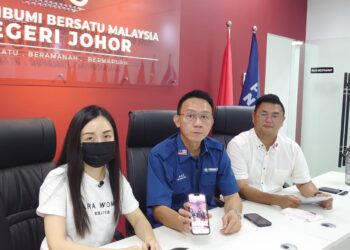 KOH (kiri) mendakwa mengalami tekanan dan trauma akibat diugut majikannya hanya kerana mahu berhenti kerja di premis kecantikan di Taman Sutera, Johor Bahru.