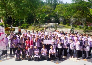 Pelajar UiTM Shah Alam menyalurkan RM1,200 kepada Majlis Kanser Nasional (MAKNA)