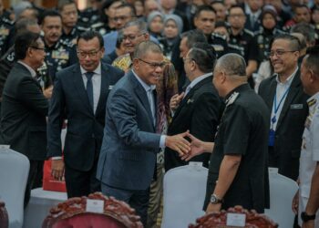 SAIFUDDIN Nasution Ismail ketika hadir majlis perhimpunan bulanan KDN, Putrajaya. - UTUSAN/FAIZ ALIF ZUBIR