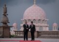 ANWAR Ibrahim bersama Sadyr Zhaparov sempena lawatan rasmi Presiden Kyrgyz ke Malaysia di Bangunan Perdana Putra di Putrajaya. - UTUSAN/FAIZ ALIF ZUBIR
