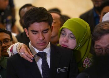SYED Saddiq Syed Abdul Rahman selepas Mahkamah Rayuan melepas dan membebaskan beliau daripada hukuman penjara tujuh tahun dan dua sebatan serta denda RM10 juta bagi empat pertuduhan berkaitan dana Armada.-UTUSAN/FAISOL MUSTAFA.