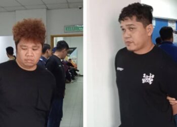 MOHD. Iqal Adi Azizie Abdul Aziz (kanan) dan Mohd. Shahril didakwa atas pertuduhan mengedar dadah di Mahkamah Majistret Johor Bahru hari ini.