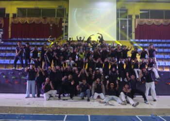 Program yang berlangsung dari pukul 8 malam hingga 10 malam di Pusat Sukan UiTM Shah Alam itu menghimpunkan seramai 2,324 peserta terdiri daripada pelajar UiTM dan orang awam.