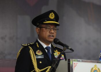 AEDY Fadly Ramli semasa berucap kepada anggotanya semasa perhimpunan setia JPJ di Dewan Universiti Malaysia Kelantan (UMK) Pengkalan Chepa, Kota Bharu, Kelantan hari ini-UTUSAN/KAMARUL BISMI KAMARUZAMAN.
