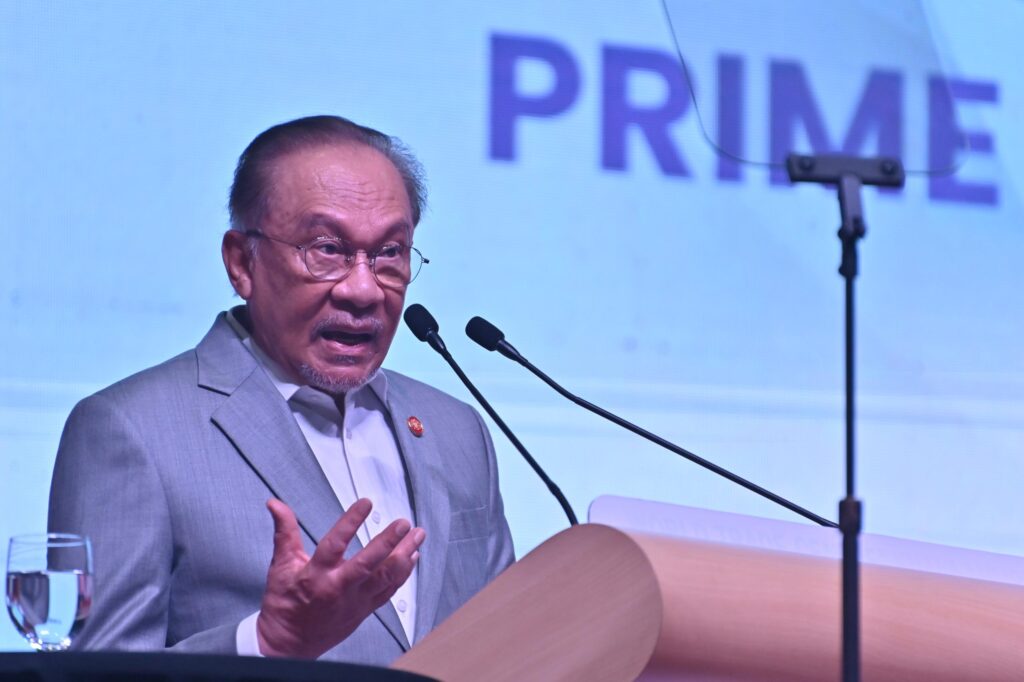 TUDM perlu kekal angkatan disegani serantau – Anwar