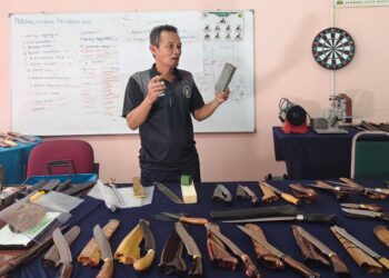 SAIEN Salimin menyertai kursus penyembelihan korban di Masjid Dato’ Dagang Kampung Jawa, Klang, semalam.