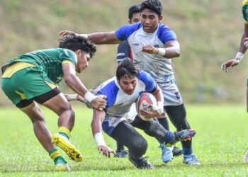 ANTARA aksi final Terbuka Lelaki di antara Iskandar Riders menentangSerdang Angels pada Kejohanan Ragbu Johor 7s tahun lalu. - IHSAN KRM
