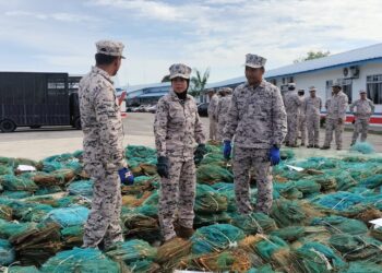 BUBU naga yang dilupuskan Maritim Malaysia Kuala Kurau di Parit Buntar hari ini. - UTUSAN/WAT KAMAL ABAS