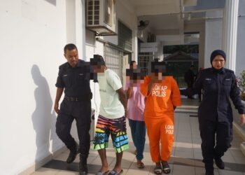 Tiga suspek direman tujuh hari bantu siasatan Kes bunuh pelajar swasta Cyberjaya di Mahkamah Sesyen, Sepang. - UTUSAN/FAISOL MUSTAFA