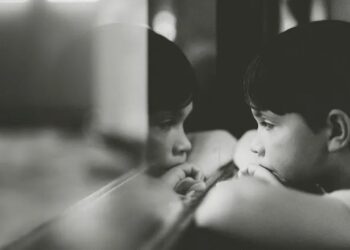 JANGAN memperjudikan keselamatan dan privasi kanak-kanak di laman sosial.