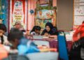 Program Anak Kita melengkapi guru dengan kemahiran untuk mengenal pasti jurang pembelajaran, menyesuaikan pengajaran mereka dan memberikan sokongan emosi, terutamanya kepada murid yang berisiko tercicir. - IHSAN YAYASAN HASANAH