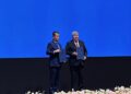 MOHAMAD Norza Zakaria (kiri) dan Ibraev Taalaibek Omukeevich bertukar dokumen selepas menandatangani MoU untuk merasmikan hasrat kedua-dua pihak untuk bekerjasama dalam projek tenaga boleh baharu di Republik Kyrgyz.