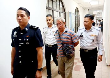 CHEW Ah Seng didenda RM6,000 selepas mengaku bersalah memandu secara cuai sehingga menyebabkan kerosakan terhadap beberapa kemudaan awam di Mahkamah Majistret Johor Bahru.