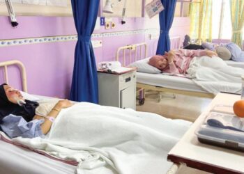 TIGA daripada lima pelajar UPSI yang menerima rawatan di Hospital Gerik.