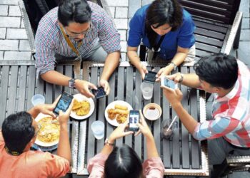 PENTING untuk merujuk kepada badan atau pihak berautoriti sebelum menyebarkan maklumat kerana ia boleh memberi kesan kepada individu dan negara.