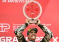 PELUMBA Ducati, Marc Marquez bersama trofi kemenangannya selepas memenangi Grand Prix Itali di Mugello, semalam. - AFP