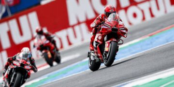 Pelumba Ducati, Marc Marquez (kanan) telah dinobatkan juara dunia MotoGP tahun ini. - AFP