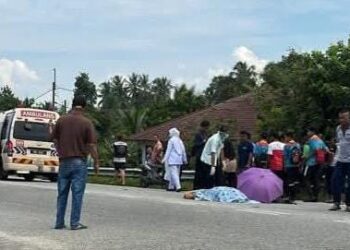 KEADAAN lokasi kemalangan maut yang meragut nyawa seorang pelajar di Kilometer 30 Jalan Kota Bharu-Kuala Terengganu, berhampiran simpang tiga Banir Belikong, Pasir Puteh, Kelantan.