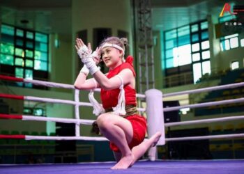 ATLET muay thai negara, Yan Jia Chi mempamerkan aksi dalam acara Wai Kru untuk memenangi pingat emas dengan pungutan 9.53 mata di Kejohanan Muaythai Asia IFMA 2025 yang berlangsung di Thai Nguyen, Vietnam, semalam. - AGENSI