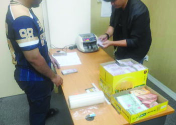 Sebahagian daripada wang yang disita oleh pegawai SPRM ketika membuat serbuan di pejabat sebuah NGO, semalam.