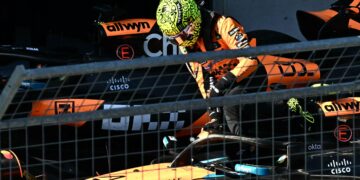 LANDO Norris keluar dari keretanya selepas memenangi Grand Prix (GP) Formula Satu (F1) Austria di litar perlumbaan Red Bull Ring di Spielberg, hari ini. - AFP