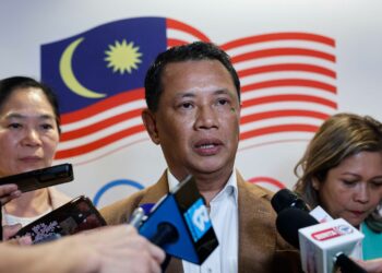 PRESIDEN Majlis Olimpik Malaysia, Tan Sri Mohamad Norza Zakaria (tengah).