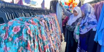 KENAIKAN gaji perlu seiring peningkatan kos sara hidup.-GAMBAR HIASAN