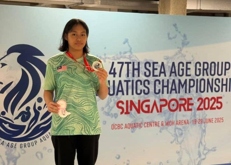 Perenang muda menyinar di Singapura