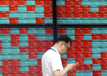 DASAR tarif Rumah Putih mempengaruhi pasaran saham Asia pada Isnin. -AP
